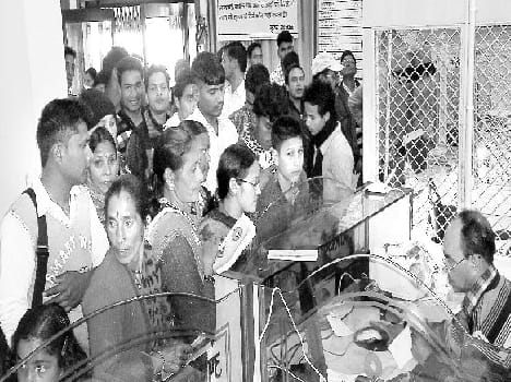 After five days of open bank, drew crowds